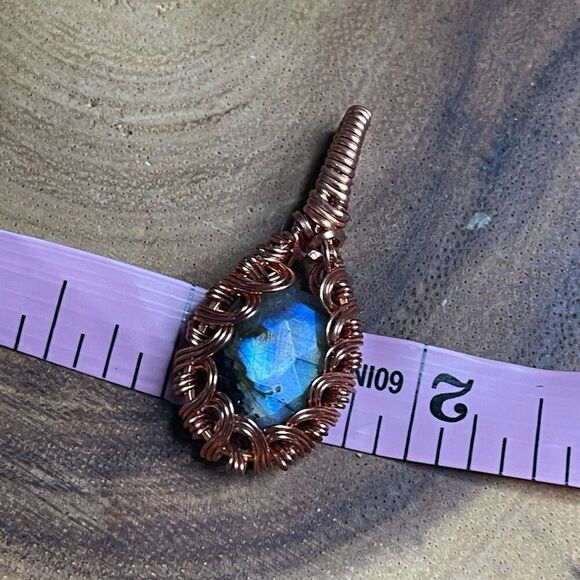 Hand crafted labradorite flashy reversible pendant wire wrapping Crystal healing - Picture 3 of 4